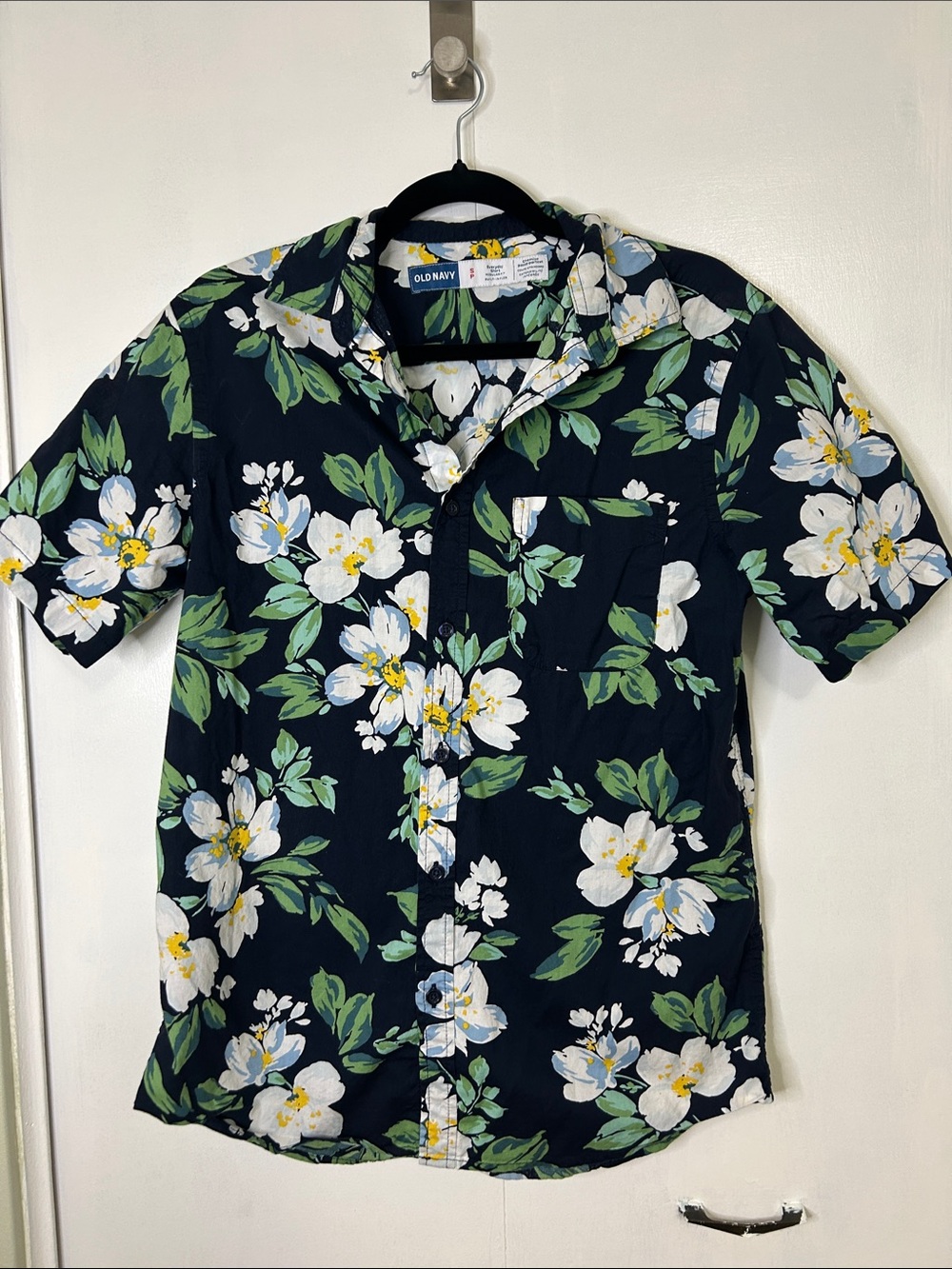Old Navy Navy Floral Short-Sleeve Button-Down Shirt
